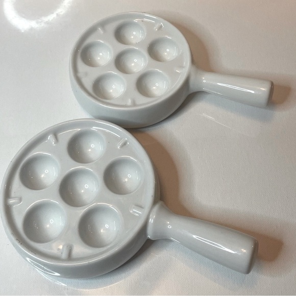 Cordón Bleu 2 White Ceramic Escargot Plates - Picture 1 of 4